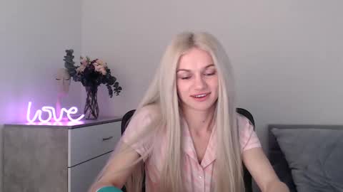 Snapshot of missemma1111 chatting on 10, 3, 2025 EMMA online show from 10, 3, 2025