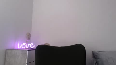 Snapshot of missemma1111 chatting on 8, 9, 2025 EMMA online show from 8, 9, 2025