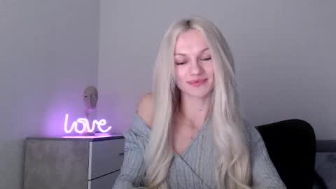 Snapshot of missemma1111 chatting on 16, 12, 2025 EMMA online show from 16, 12, 2025