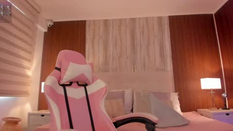 Bella Castillo online show from 27, 12, 2024