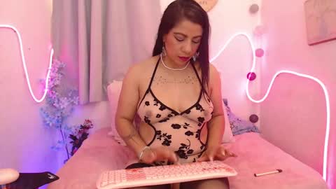 Snapshot of misskendall_hot chatting on 31, 12, 2024 online show from 31, 12, 2024