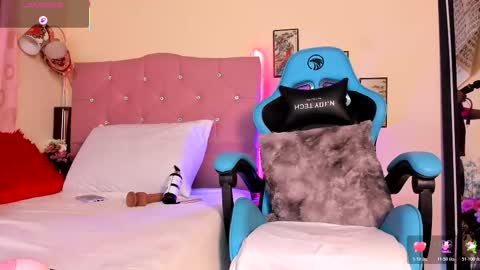 Snapshot of misskendall_hot chatting on 25, 10, 2025 online show from 25, 10, 2025