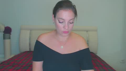 Snapshot of misskhloe chatting on 18, 10, 2025 Khloe online show from 18, 10, 2025