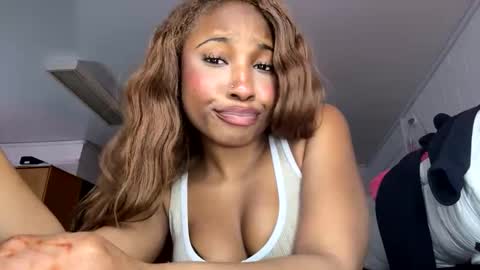 missmarimac online show from 24, 2, 2026