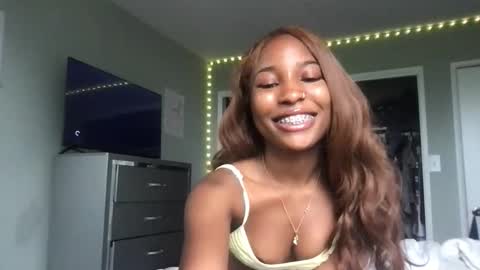 missmarimac online show from 25, 5, 2026