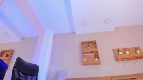 Mia  online show from 9, 11, 2025