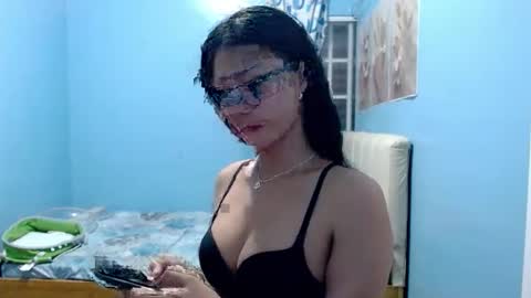 missminervaa online show from 18, 4, 2026