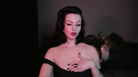 Snapshot of missmirandagd chatting on 18, 12, 2025 online show from 18, 12, 2025