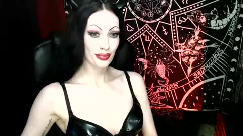 Snapshot of missmoondoll chatting on 2, 2, 2025 MissMoonDoll online show from 2, 2, 2025