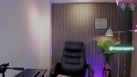 Snapshot of missnaomi_ chatting on 1, 10, 2025 Naomi online show from 1, 10, 2025