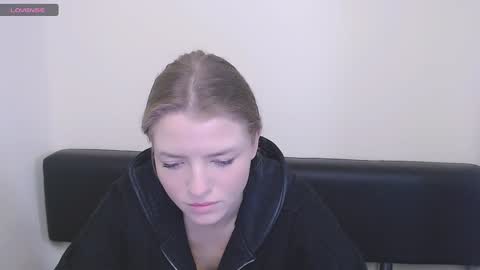 Snapshot of missoliviaa_ chatting on 9, 12, 2024 Olivia online show from 9, 12, 2024