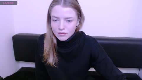 Snapshot of missoliviaa_ chatting on 11, 12, 2024 Olivia online show from 11, 12, 2024