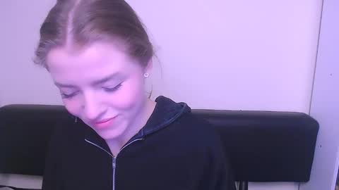 Snapshot of missoliviaa_ chatting on 3, 2, 2025 Olivia online show from 3, 2, 2025