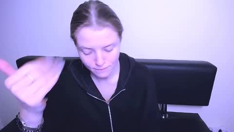 Snapshot of missoliviaa_ chatting on 4, 2, 2025 Olivia online show from 4, 2, 2025