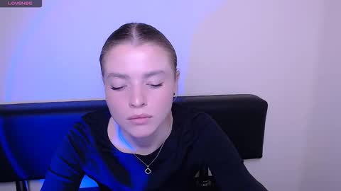 Snapshot of missoliviaa_ chatting on 28, 10, 2025 Olivia online show from 28, 10, 2025