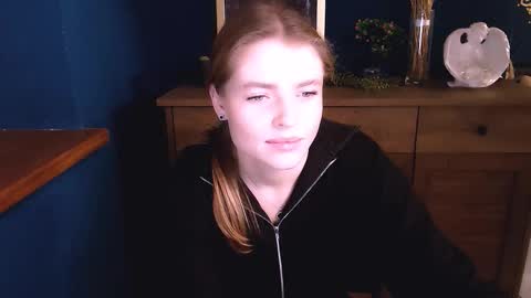 Snapshot of missoliviaa_ chatting on 6, 11, 2025 Olivia online show from 6, 11, 2025