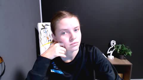 Snapshot of missoliviaa_ chatting on 12, 11, 2025 Olivia online show from 12, 11, 2025