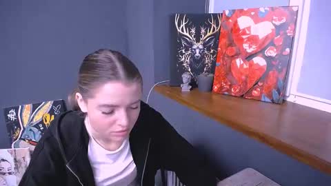 Snapshot of missoliviaa_ chatting on 15, 11, 2025 Olivia online show from 15, 11, 2025