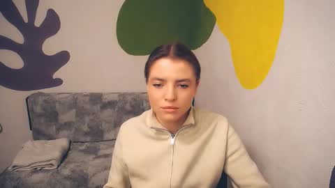 Snapshot of missoliviaa_ chatting on 2, 12, 2025 Olivia online show from 2, 12, 2025