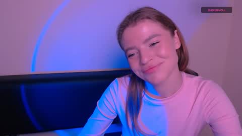 Snapshot of missoliviaa_ chatting on 14, 12, 2025 Olivia online show from 14, 12, 2025