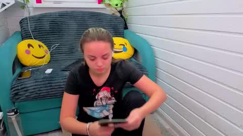 . online show from 21, 11, 2025