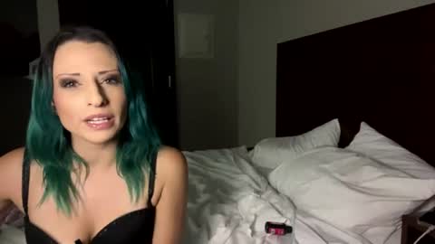 Snapshot of misstinkerbell21 chatting on 10, 7, 2026 misstinkerbell21 online show from 10, 7, 2026