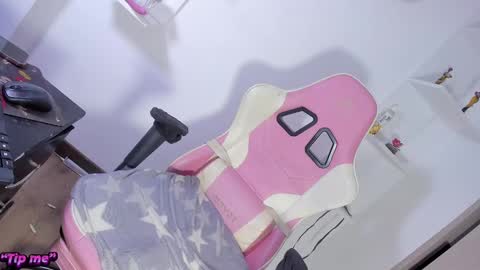 Snapshot of missvalensofi chatting on 12, 1, 2025 missvalensofi online show from 12, 1, 2025