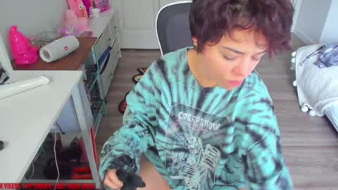 V Nessa online show from 14, 11, 2025