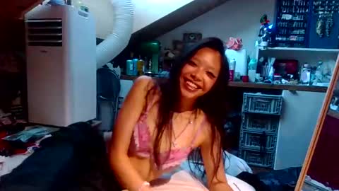 Snapshot of missversatile chatting on 27, 5, 2026 Miss Versatile online show from 27, 5, 2026