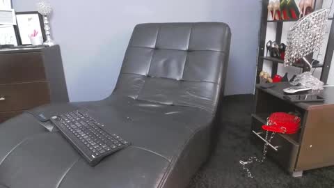 Miss Von Tease online show from 16, 2, 2025