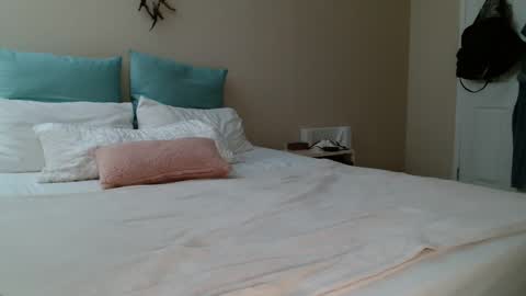 Monique  online show from 4, 3, 2025