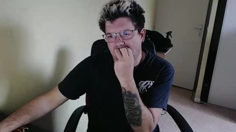 Snapshot of mistercoeur1 chatting on 2, 1, 2025 mistercoeur online show from 2, 1, 2025