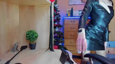 Mistress Kristi online show from 23, 12, 2024