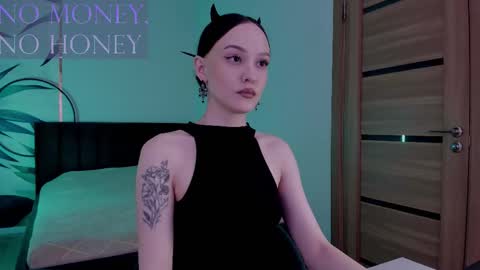 Snapshot of mistress_mialibra chatting on 27, 10, 2025 Mistress Mia online show from 27, 10, 2025