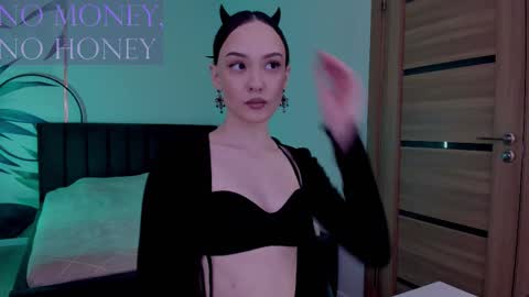 Snapshot of mistress_mialibra chatting on 5, 11, 2025 Mistress Mia online show from 5, 11, 2025