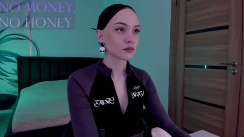 Snapshot of mistress_mialibra chatting on 7, 11, 2025 Mistress Mia online show from 7, 11, 2025