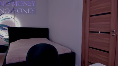 Snapshot of mistress_mialibra chatting on 7, 11, 2025 Mistress Mia online show from 7, 11, 2025