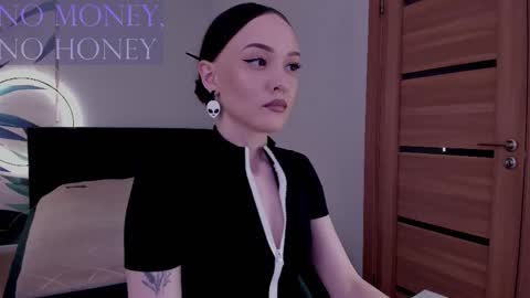 Snapshot of mistress_mialibra chatting on 21, 11, 2025 Mistress Mia online show from 21, 11, 2025
