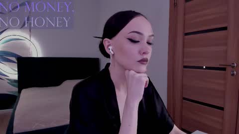 Snapshot of mistress_mialibra chatting on 2, 12, 2025 Mistress Mia online show from 2, 12, 2025