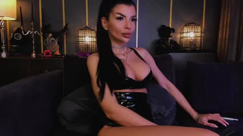 Elenia online show from 9, 1, 2025