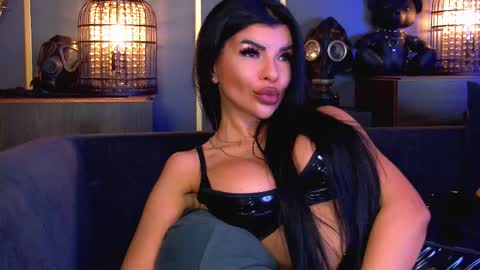 Snapshot of mistresselenia chatting on 21, 11, 2025 Elenia online show from 21, 11, 2025