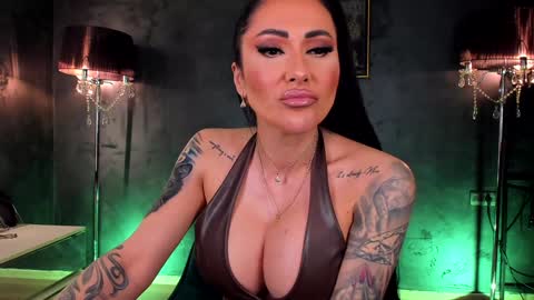Snapshot of mistresskennya chatting on 25, 1, 2025 mistresskennya online show from 25, 1, 2025