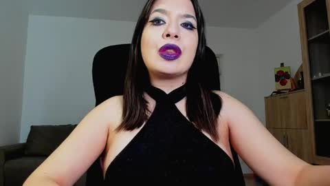 Snapshot of mistressmichelle5 chatting on 18, 5, 2026 YourGoddessM online show from 18, 5, 2026