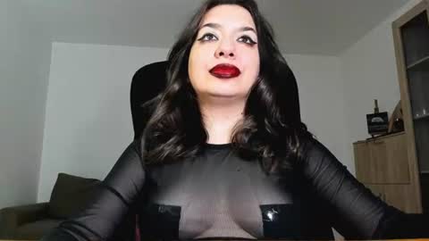 Snapshot of mistressmichelle5 chatting on 18, 6, 2026 YourGoddessM online show from 18, 6, 2026