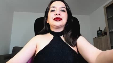 Snapshot of mistressmichelle5 chatting on 5, 7, 2026 YourGoddessM online show from 5, 7, 2026