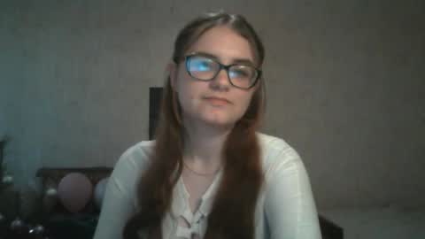 Snapshot of miyabe chatting on 8, 3, 2025 Milana online show from 8, 3, 2025