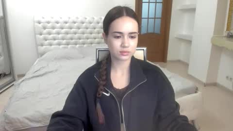 Snapshot of mmm_bananaa_ chatting on 1, 2, 2025 Beata online show from 1, 2, 2025