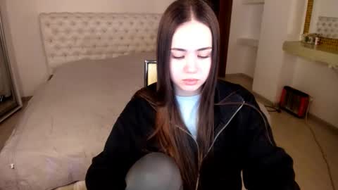 Snapshot of mmm_bananaa_ chatting on 18, 2, 2025 Beata online show from 18, 2, 2025