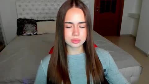 Snapshot of mmm_bananaa_ chatting on 5, 10, 2025 Beata online show from 5, 10, 2025