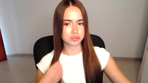 Snapshot of mmm_bananaa_ chatting on 11, 10, 2025 Beata online show from 11, 10, 2025